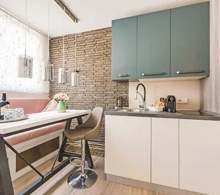 Apartment Suite A Lägenhet