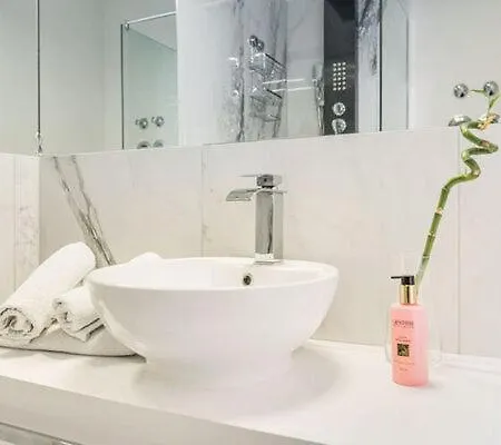 Apartment Suite A Lägenhet